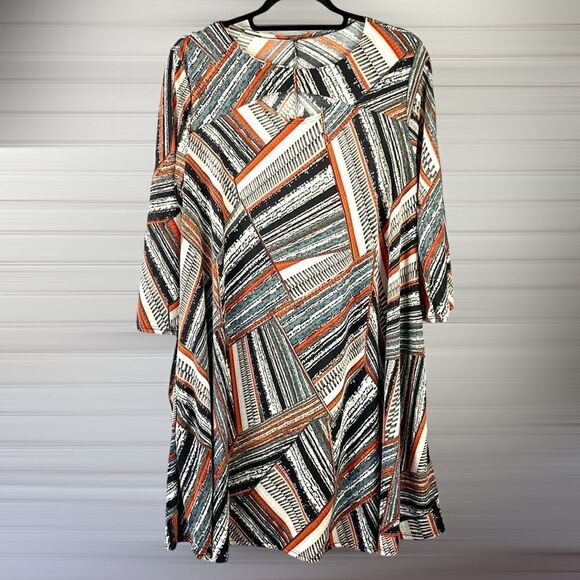 Keyhole Detail Geometric Pattern Swing Dress - Picture 6 of 10